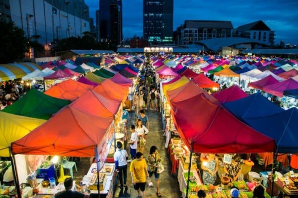 Revolutionizing Food Courts and Night Markets with HowToPay Mobile Wallet: A Cashless Future